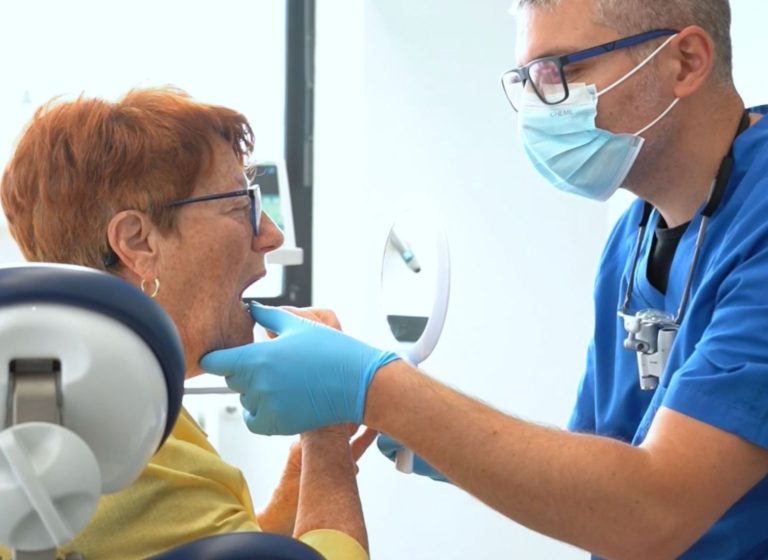 Come si fa un impianto dentale